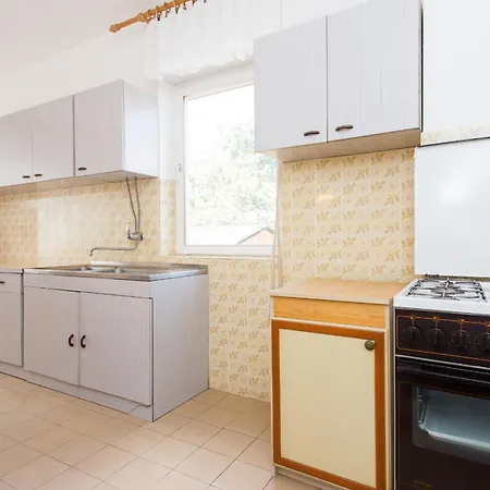 S Velikim Dvoristem * Punat