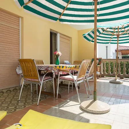 S Velikim Dvoristem Punat