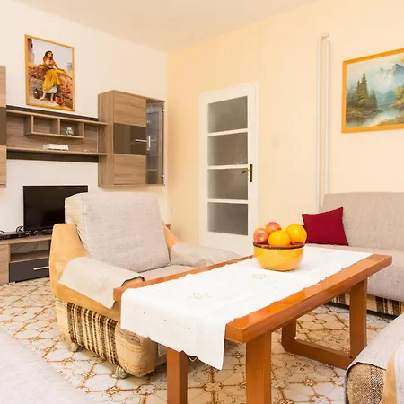 S Velikim Dvoristem *