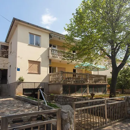 Apartment S Velikim Dvoristem *