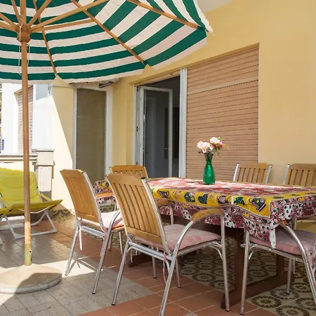 S Velikim Dvoristem * Punat