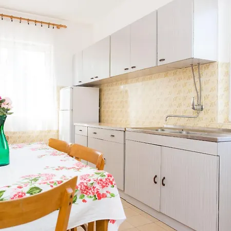 Apartment S Velikim Dvoristem Punat