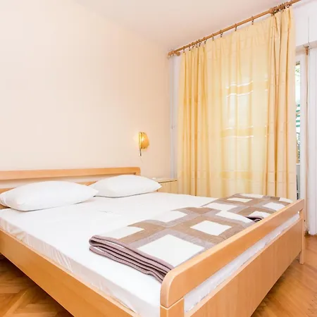 S Velikim Dvoristem Punat