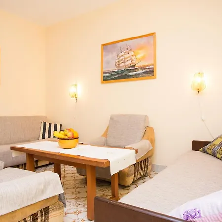 Apartment S Velikim Dvoristem