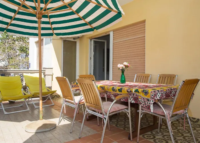 S Velikim Dvoristem * Punat