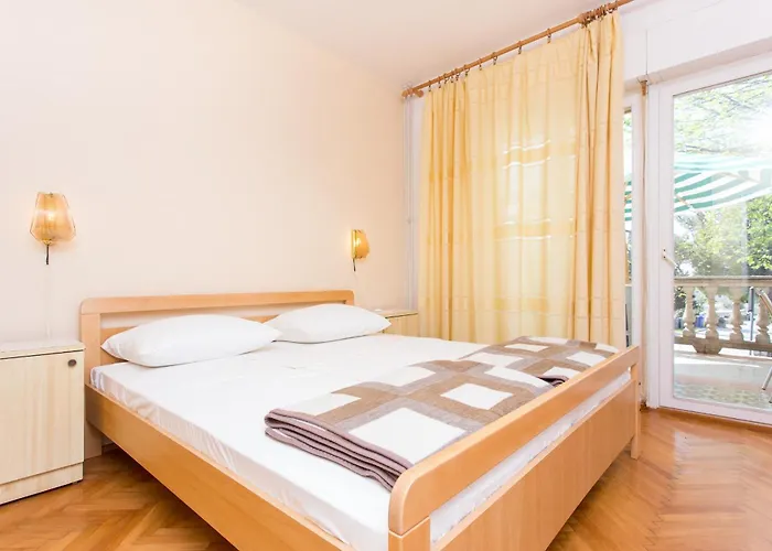 S Velikim Dvoristem Punat