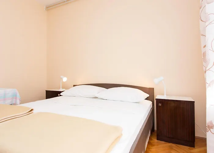 S Velikim Dvoristem Lejlighed Punat