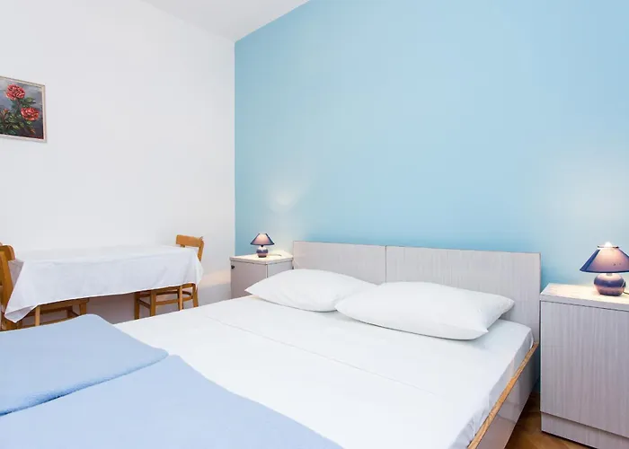 S Velikim Dvoristem Punat